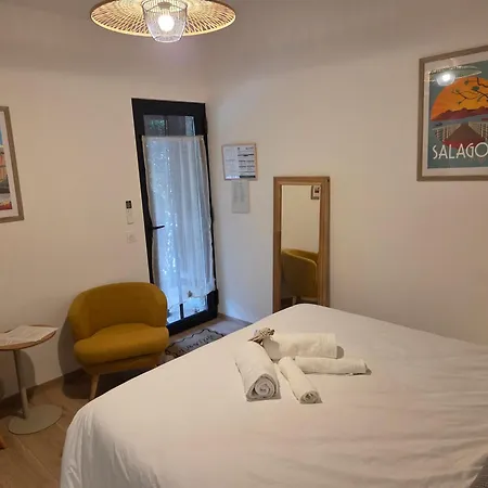 La D'hotes De L'olivier A Coeur Vaillant 3* Vailhan